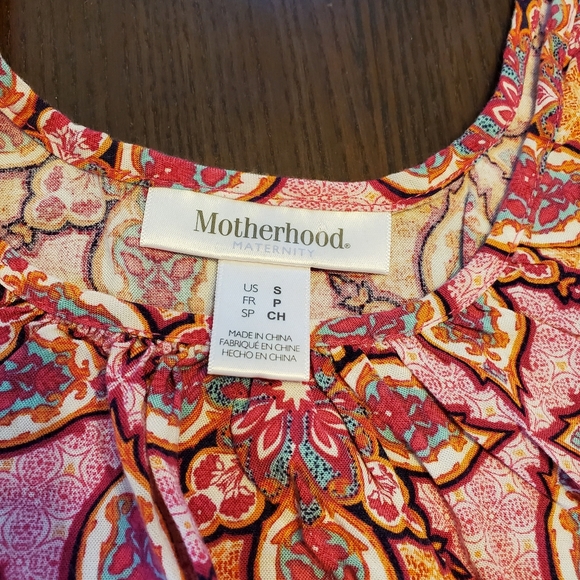 Motherhood Maternity tank top. Size Small. Flattering print.Comfortable stylish - Picture 1 of 4